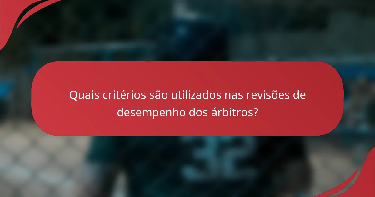 Quais critérios são utilizados nas revisões de desempenho dos árbitros?