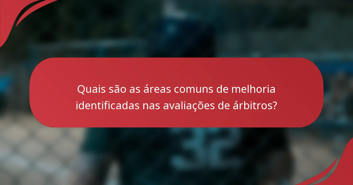 Quais são as áreas comuns de melhoria identificadas nas avaliações de árbitros?